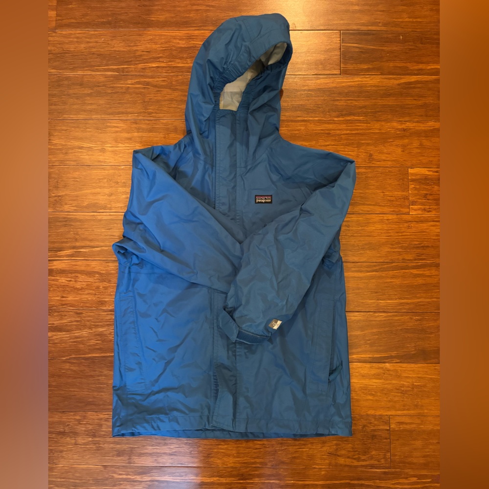 Patagonia boys raincoat in Blue